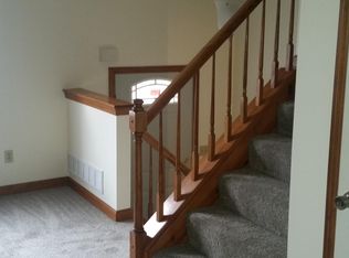548 W New Castle St APT 103, Zelienople, PA 16063