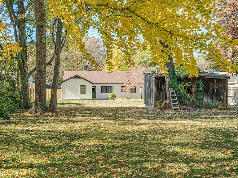 444 Meadowcrest Cir — Photo 9