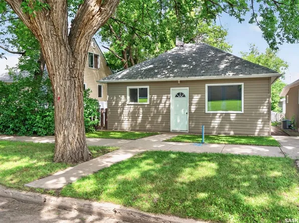 40 Iroquois STREET E, Moose Jaw, SK S6H 4S8