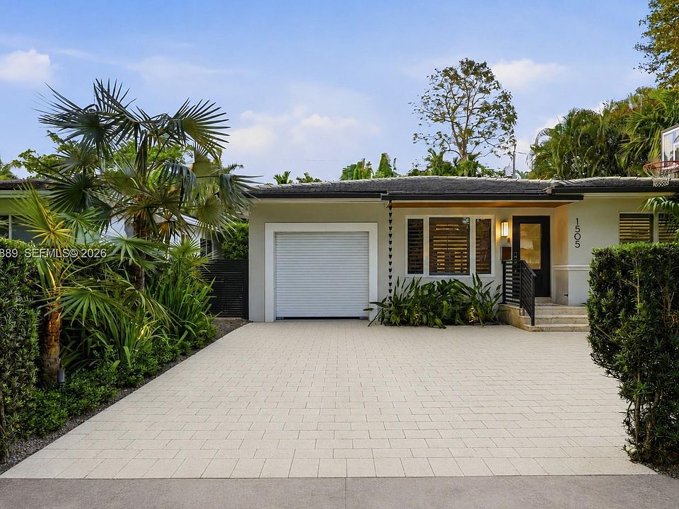 1st image of 1505 Robbia Ave