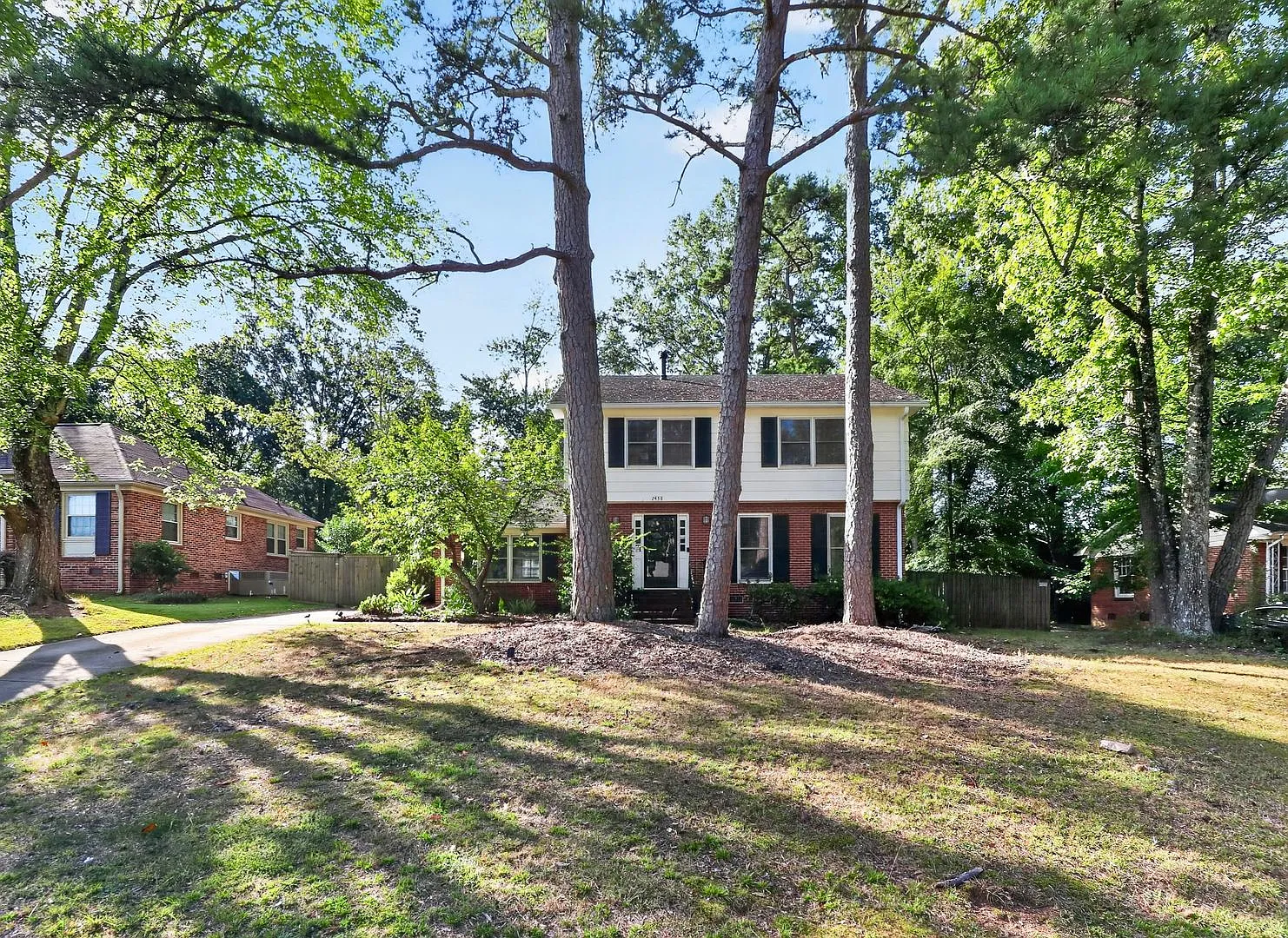 2438 Knickerbocker Drive - 4 bed 2.5 bath home in the perfect location — Photo 1