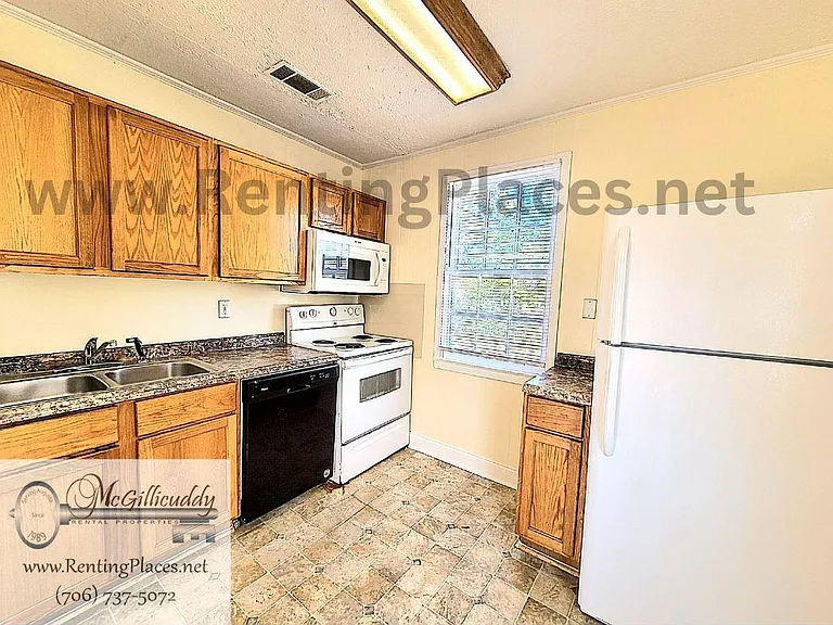 1212 Holden Dr — Photo 3