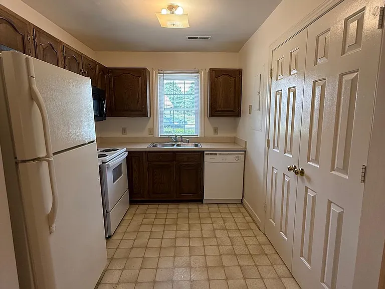 1446 Kenmore Ave — Photo 5