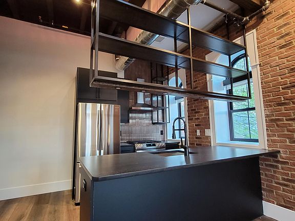 1 Bedroom Loft Island Kitchen