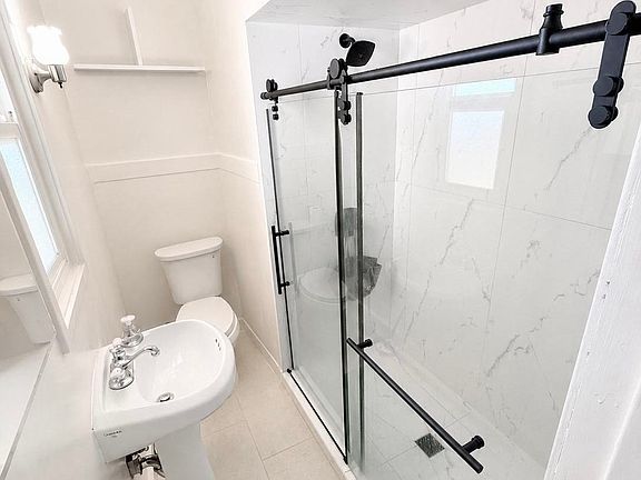 3rd image of 2555 Virginia St APT 206
