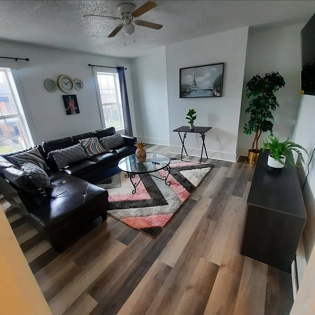 754 Sullivant Ave — Photo 2