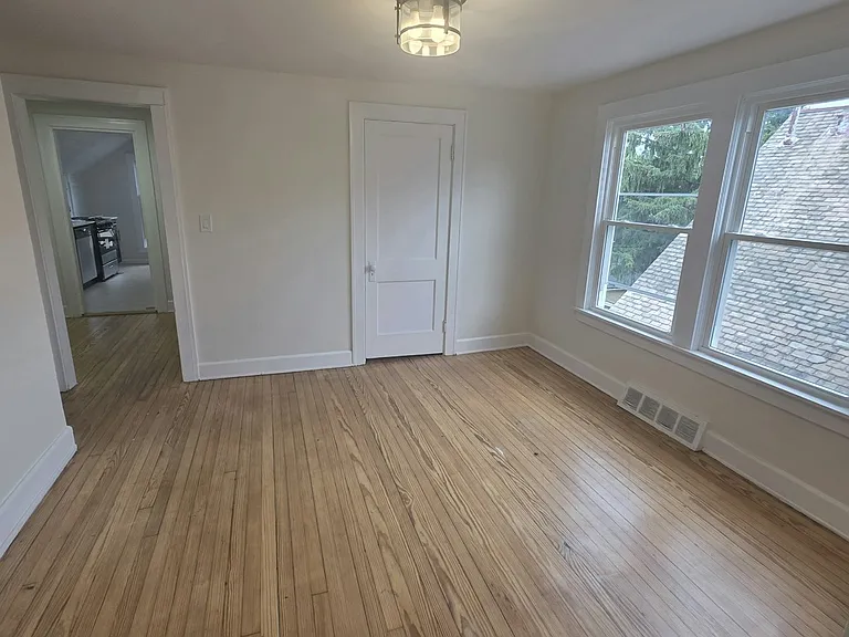 1278 W 102nd St #3 — Photo 3