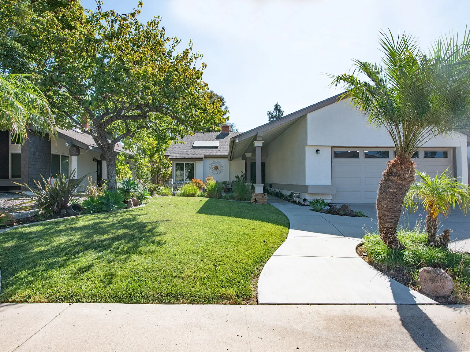 3 bed, 1419 sqft, $4,550 — Photo 1