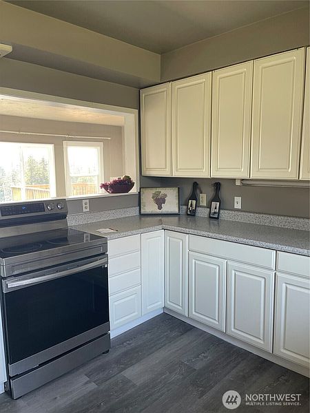 2nd image of 409 2nd Avenue