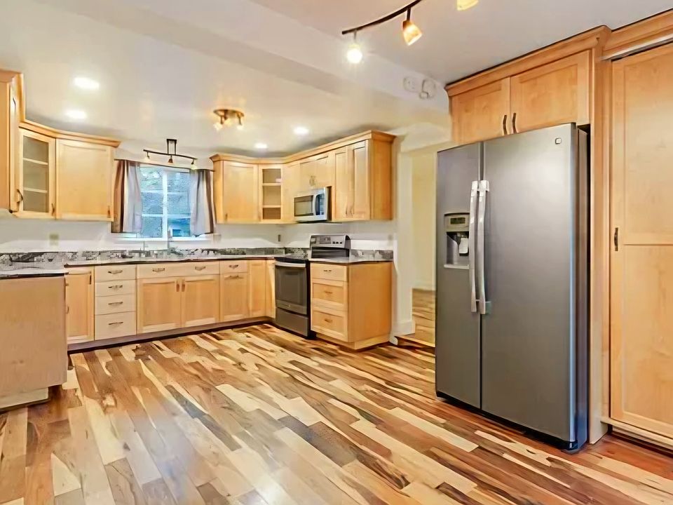 2nd image of 252 Kesling St