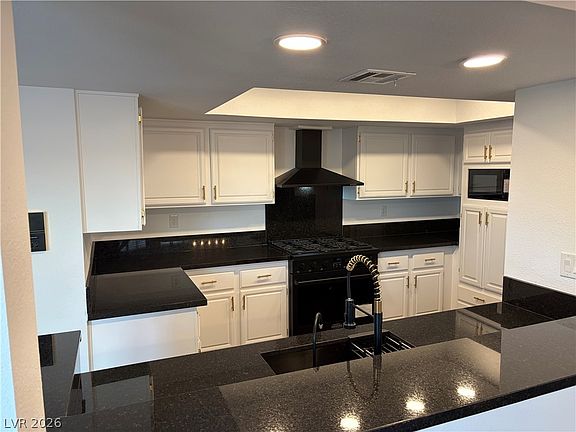 2nd image of 245 N Cimarron Rd