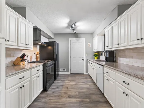 8305 69th St S, Cottage Grove, MN 55016