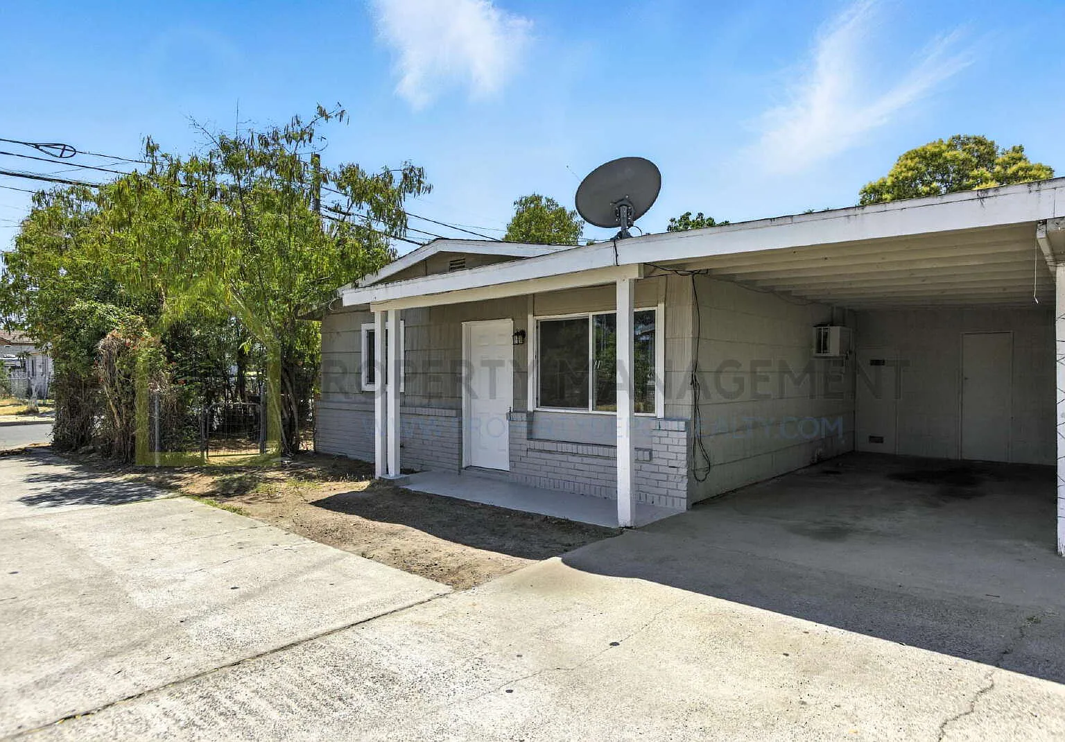 3 bed, 1.0 bath, 900 sqft, $1,900 — Photo 2
