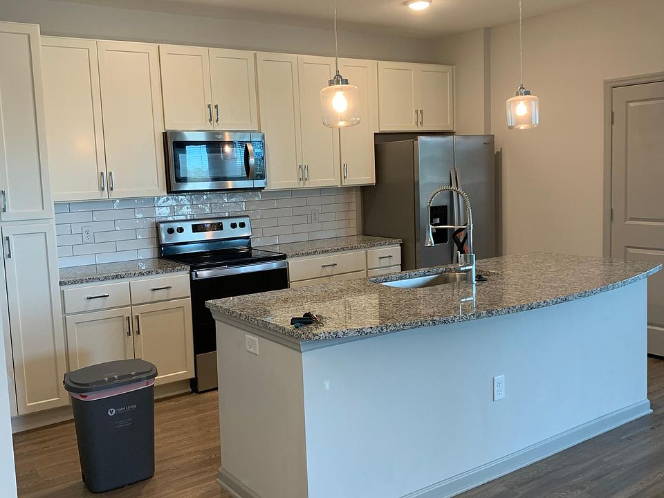 1st image of 302-5123 Mina Cir #302