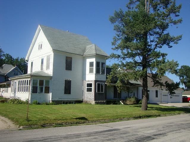 2nd image of 901 8th Ave