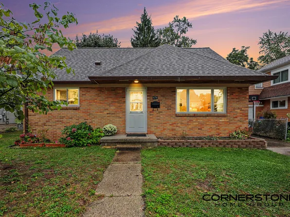 874 Beechwood St NE, Grand Rapids, MI 49505