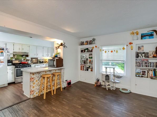 lexington-kentucky-2093667214 picture