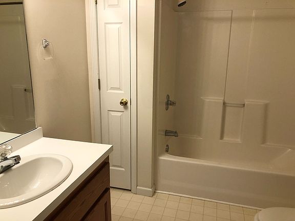 5th image of 401 Hallbrook Dr