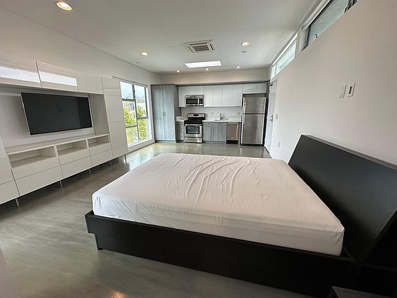 3rd image of 12114 Idaho Ave #10