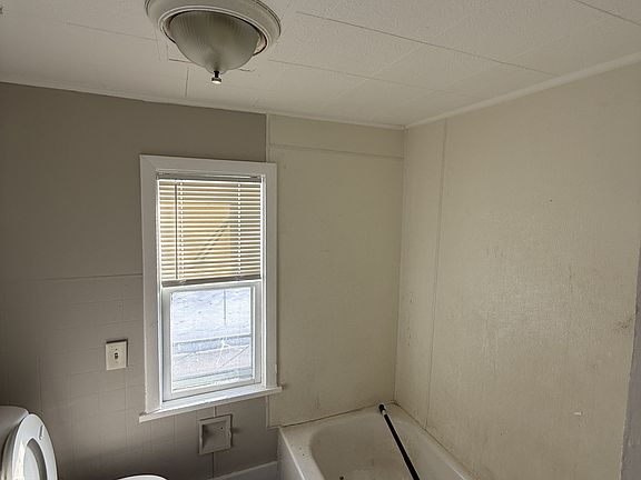 4th image of 37 Atwater St