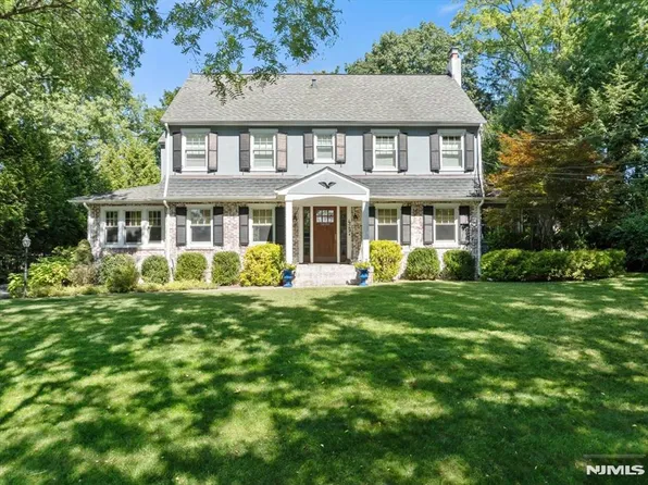 429 Fairway Rd, Ridgewood, NJ 07450
