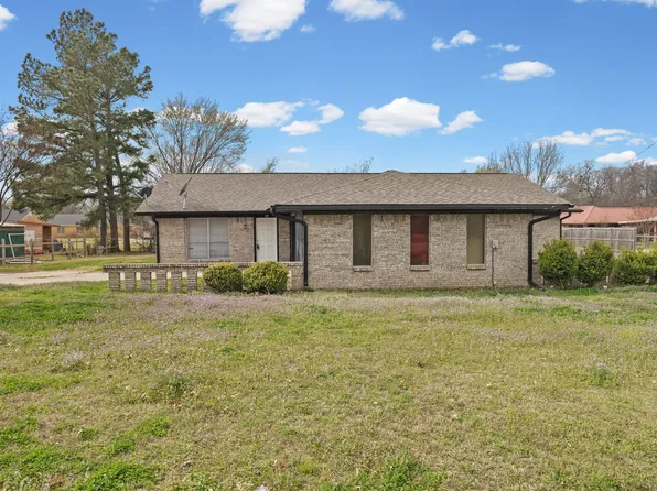 706 S Manson St, Wolfe City, TX 75496