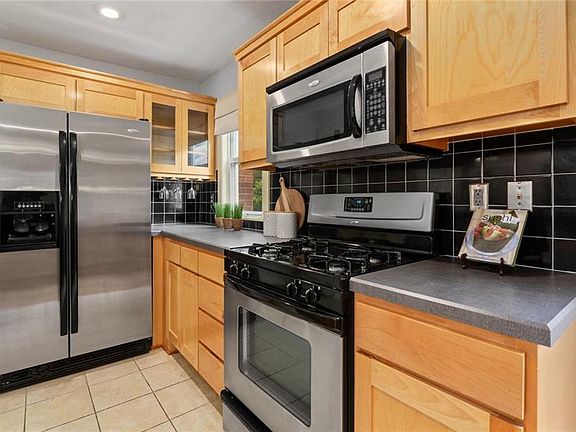 5th image of 4530 Jefferson St APT 5A