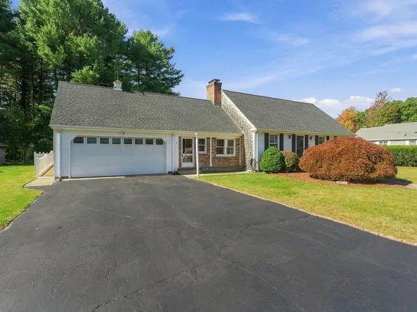 2 Blaney Cir, Seekonk, MA 02771
