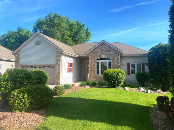 1427 Goldenrod CIRCLE, West Bend, WI 53095