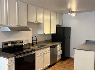 11017 16th Ave SW APT 8, Seattle, WA 98146