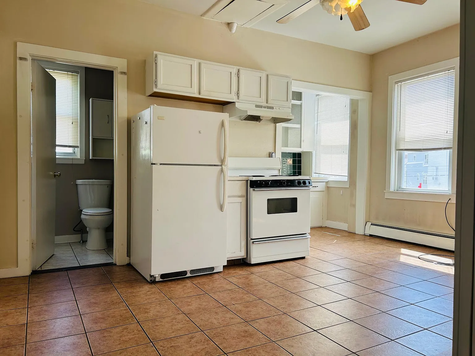 2 bed, 950 sqft, $1,600 — Photo 2
