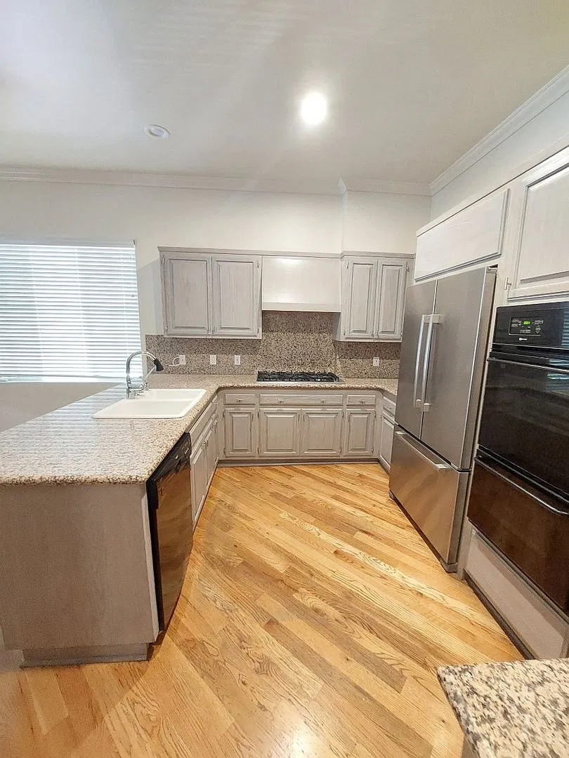Luxurious 4 Bed / 3 Bath | Beverly Hills — Photo 1