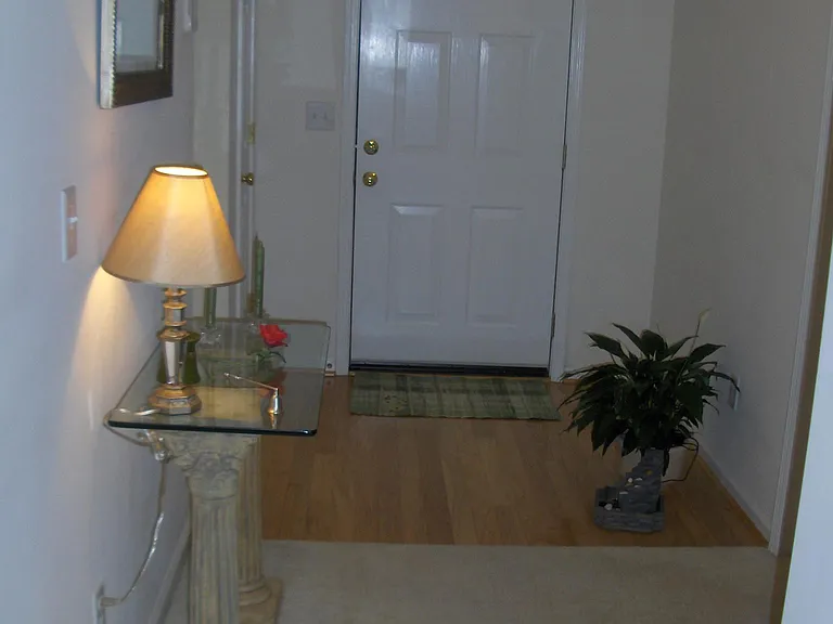 117 Avebury Ln — Photo 2