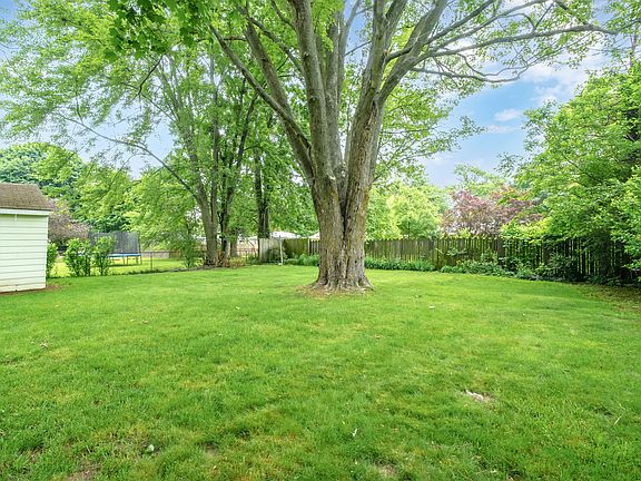 2nd image of 3112 Brookmont Dr