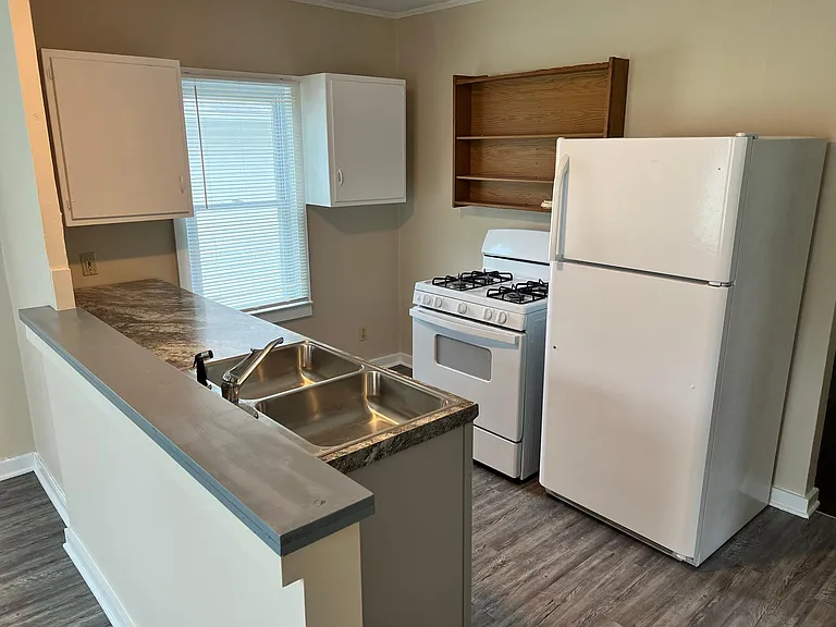 1012 Sunnyslope St — Photo 3