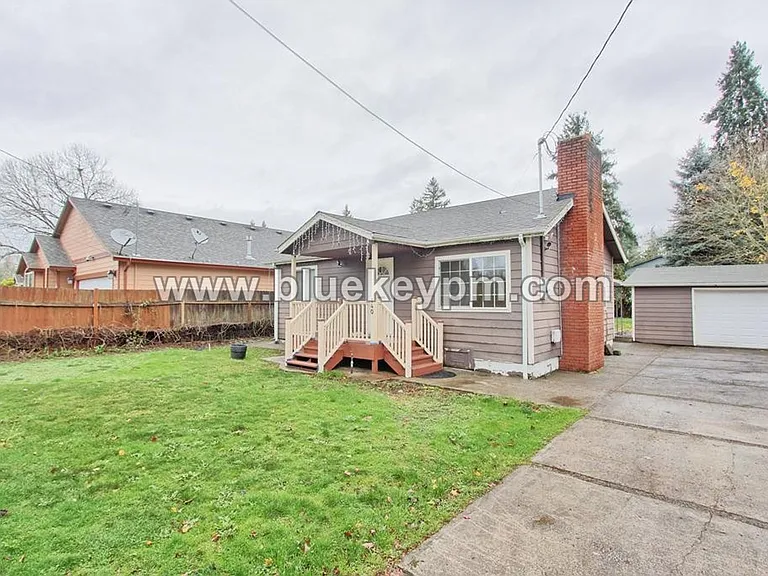 140 NE 156th Ave — Photo 1