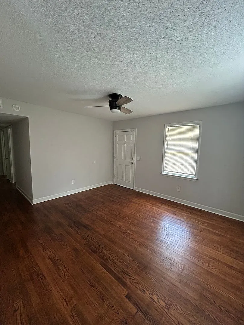 Charming, conveniently situated 3-bedroom home for rent — Photo 3