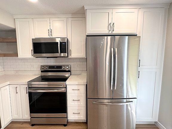 2nd image of 10218 N Bayhill Dr