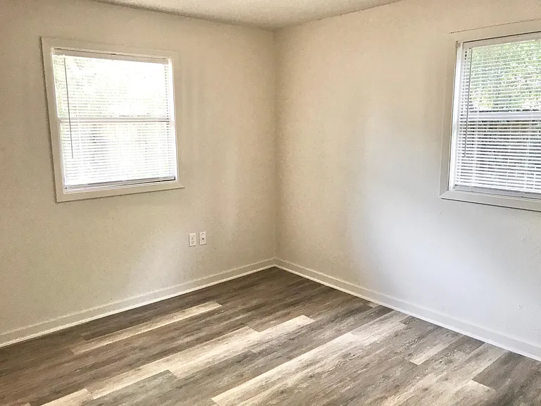 5218 Victoria Dr — Photo 5