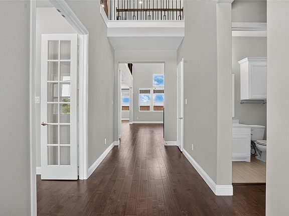 4th image of 2528 Horsetail Rd