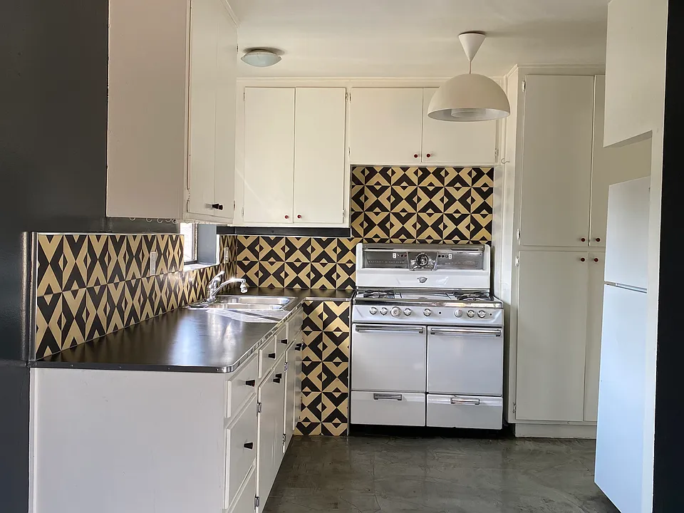 kitchen with gorgeous tile & vintage range