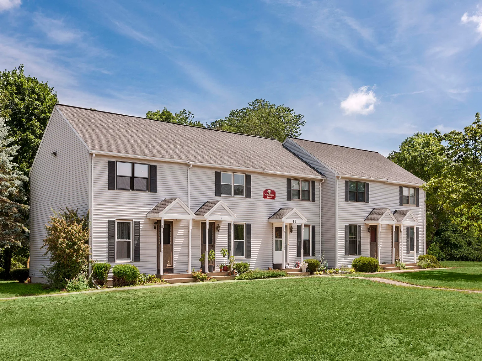 English Village Apartments — Photo 1