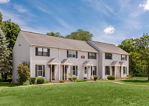 English Village Apartments Photo 1