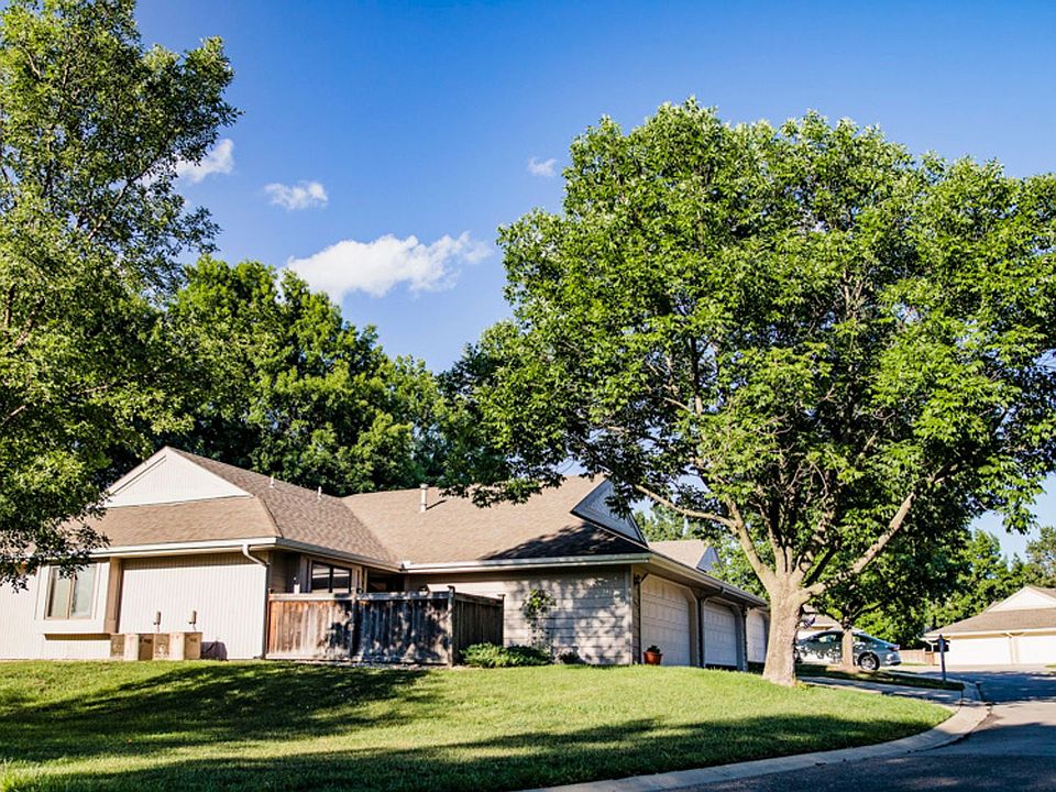 2nd image of 4000 Parkway Cir #4026