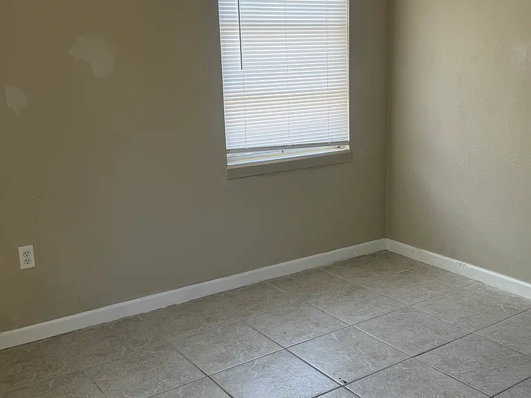 5380 Vance Ave #1 — Photo 7