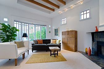 Living Room :: 5910 Pinewood Road