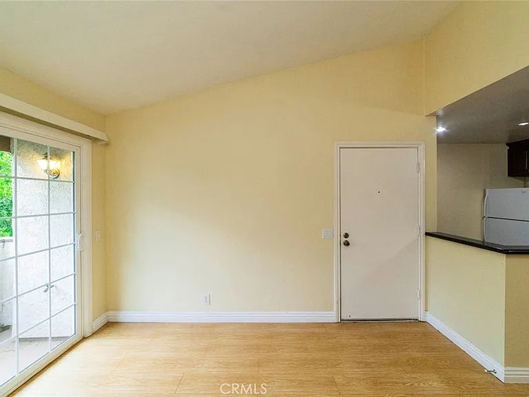 26212 E Sanz — Photo 3