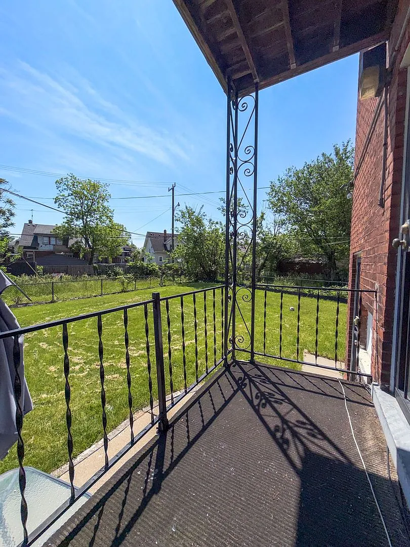 Beautiful Brick lower duplex unit — Photo 4
