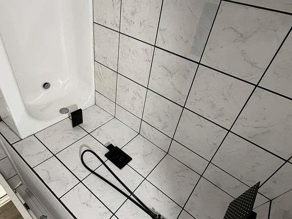 5th image of 6835 Rosemont Ave