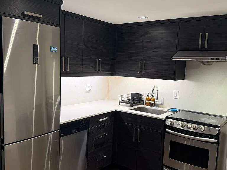 54A Galley Ave #BASEMENT — Photo 8